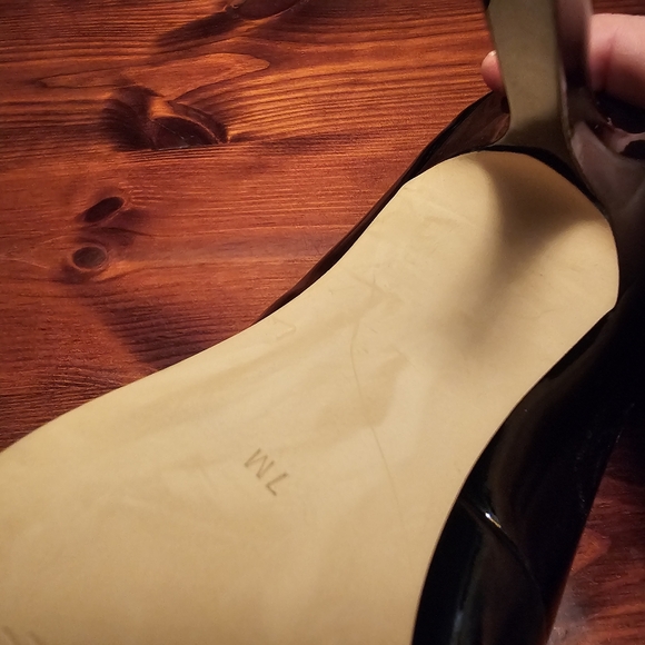 Guess Black Patent Leather Shoes. Size 7 - Picture 2 of 7